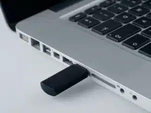 MacBook-12in-M7-Connectivity